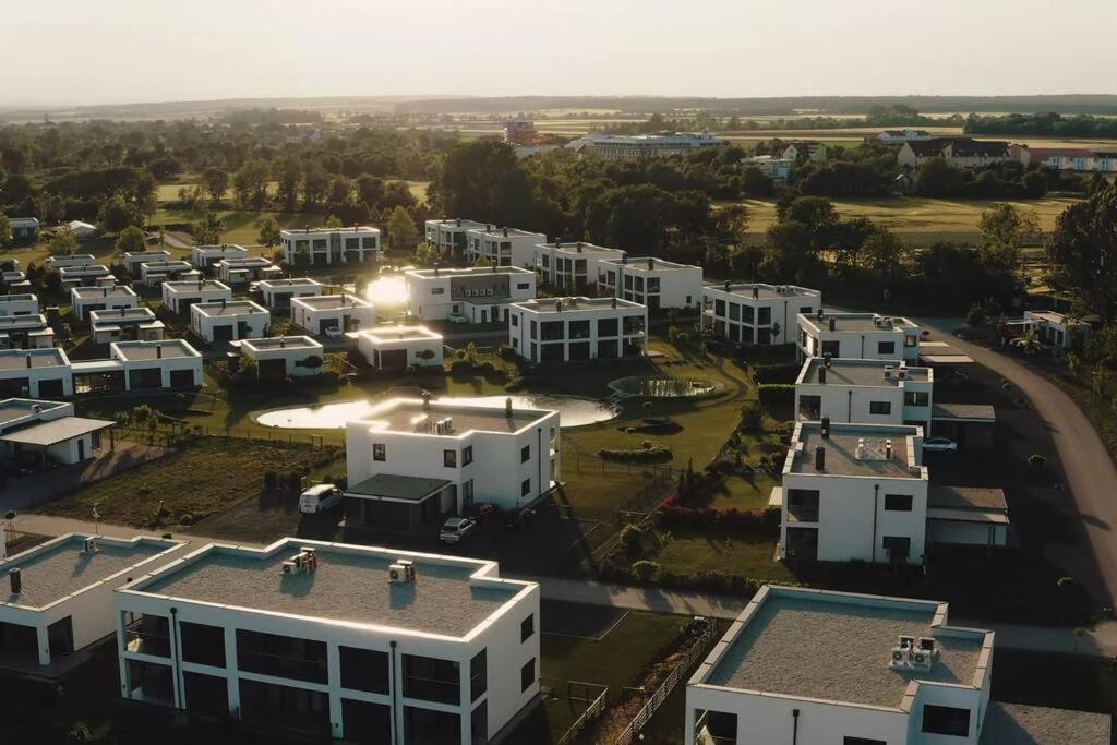Luxus Appartement Am Golfplatz Und Therme Lutzmannsburg Zsira Exterior foto