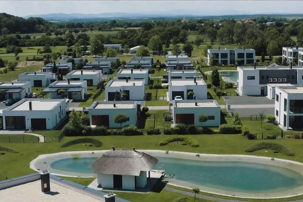 Luxus Appartement Am Golfplatz Und Therme Lutzmannsburg Zsira Exterior foto
